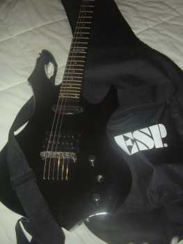 Photo : Propose à vendre 2 Guitares ESP - FENDER STRATOCASTER