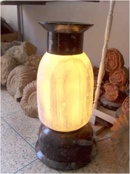 Photo : Propose à vendre Lampe à pied LAMPE EN MARBRE FOSSILES D'ERFOUD