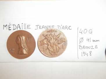 Photo : Propose à vendre 4 Médailles JEANNE D'ARC ET CHARLES 7 - Médaille souvenir - Entre 1917 et 1939
