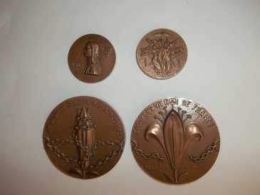 Photo : Propose à vendre 4 Médailles JEANNE D'ARC ET CHARLES 7 - Médaille souvenir - Entre 1917 et 1939
