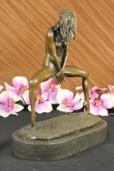 Photo : Propose à vendre Free-standing Bronze - WESTERN EXCELLENT BRONZE MARBLE  ART STATUE ORIGIN - Contemporain