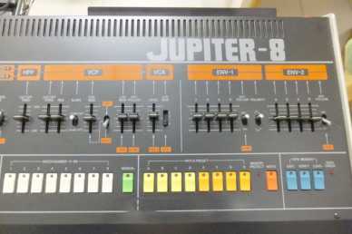 Photo : Propose à vendre Synthétiseur ROLAND JUPITER 8 - ROLAND JUPITER 8