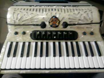 Photo : Propose à vendre Piano et synthétiseur PAOLO SOPRANI - 96 BASSI