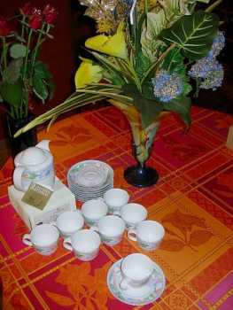 Photo : Propose à vendre 6 Porcelaines SERVICE A THE GRIFFE LEONARD - Tasse