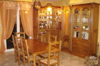 Photo : Propose à vendre Bar CHENE MASSIF - LIVING BAR D'ANGLE CHENE MASSIF + TABLE ET 6 CHAIS