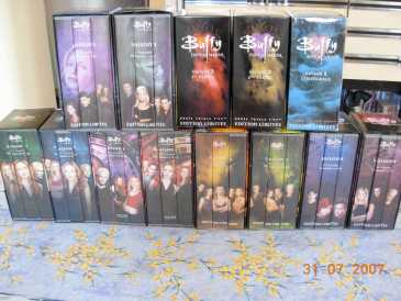 Photo : Propose à vendre 13 VHS Séries TV - Science-fiction - BUFFY CONTRE LES VAMPIRES - JOSS WHEDON