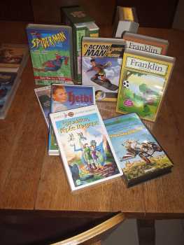 Photo : Propose à vendre 11 VHS Action et Aventure - Pour enfants - SPIDERMAN-EXCALIBUR-CONTES DE GRIMM-FRANKLIN-ETC..